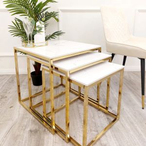 Alto nest outlet of tables